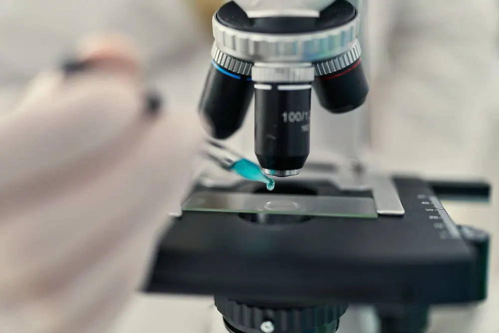 Microscopio de laboratorio