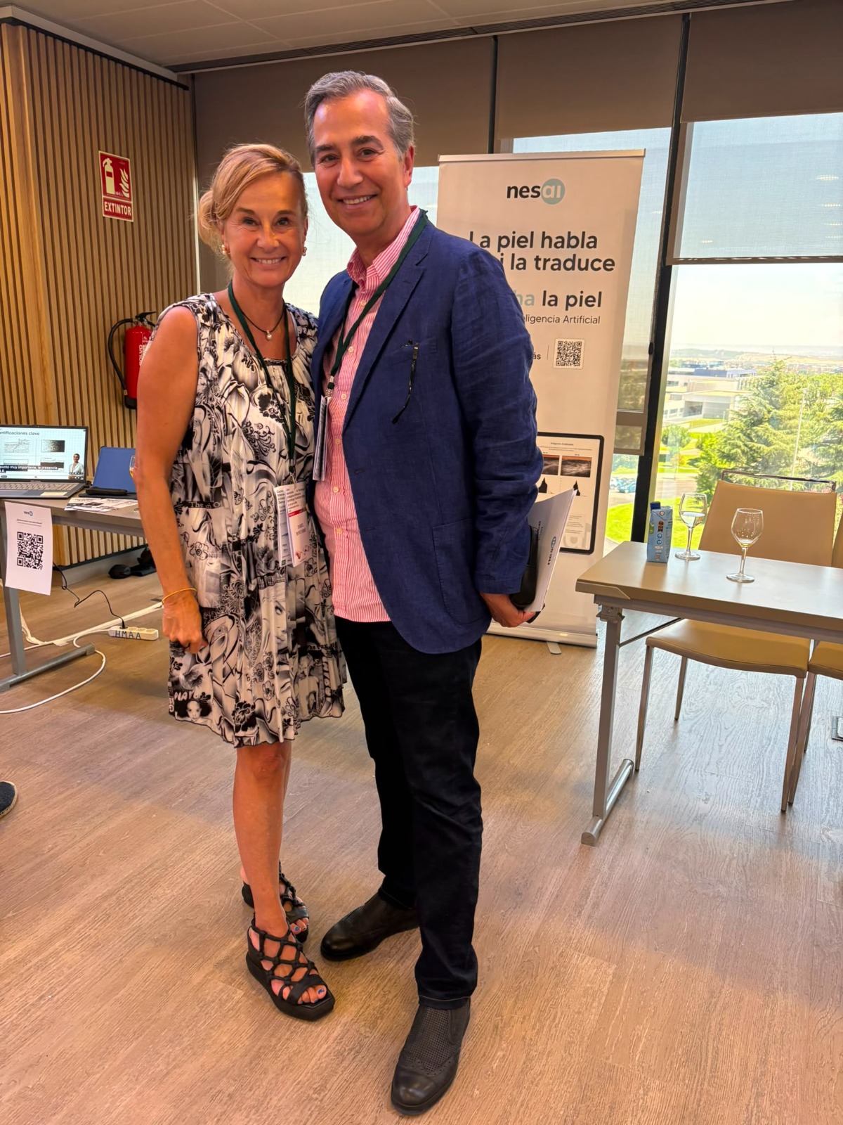 Dra. Isabel Bové con el presidente de la SEME, Dr. Juan Antonio López-Pitalúa, en TechAiDerm 2026