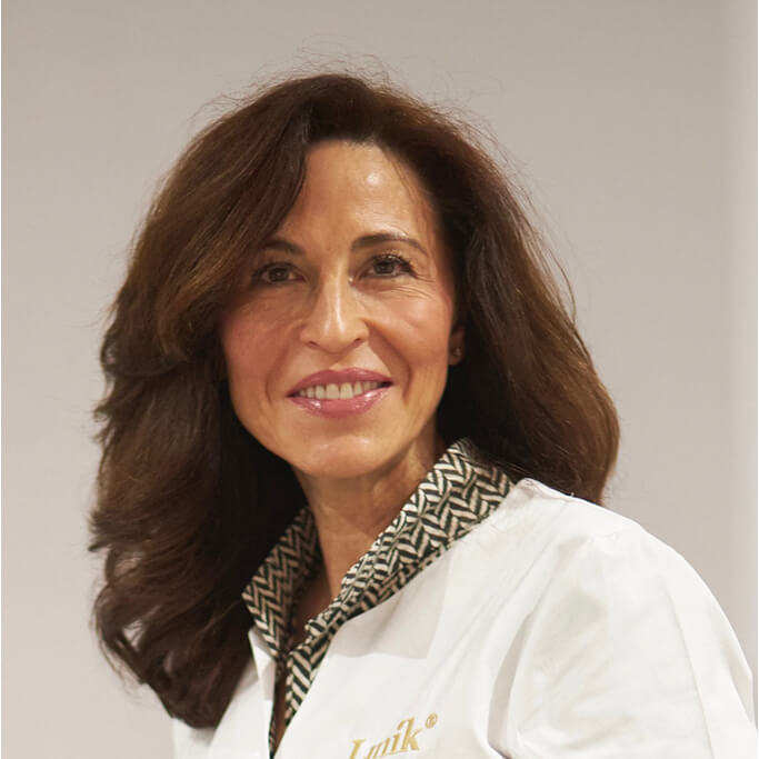  Dr. EVA GARCÍA HERVÍAS